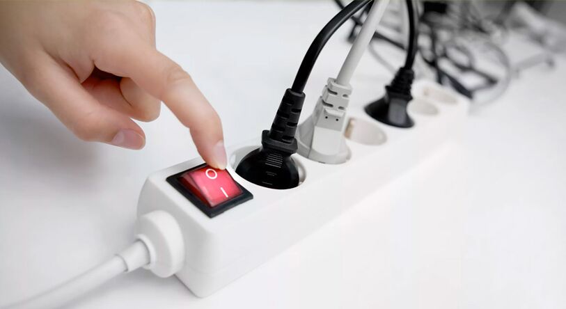 Turning off power to the extension cord